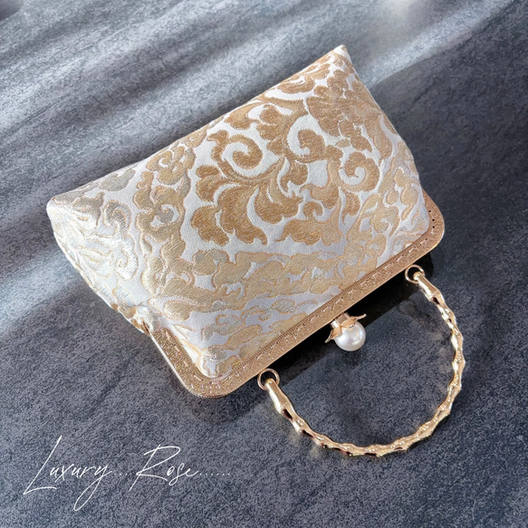 １月の新作♡京都西陣服部織物　最高級格の高い伝統柄絹の煌めき上品ゴールドパーティーバッグ帯バッグフォーマルバッグ 2枚目の画像