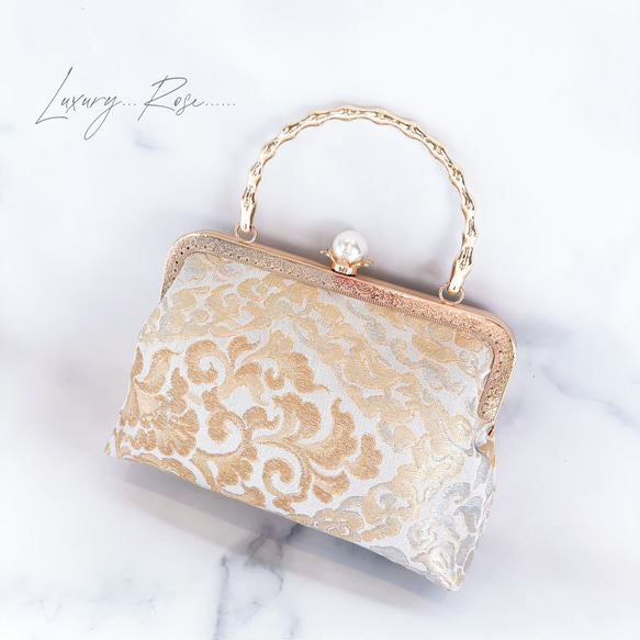 １月の新作♡京都西陣服部織物　最高級格の高い伝統柄絹の煌めき上品ゴールドパーティーバッグ帯バッグフォーマルバッグ 1枚目の画像