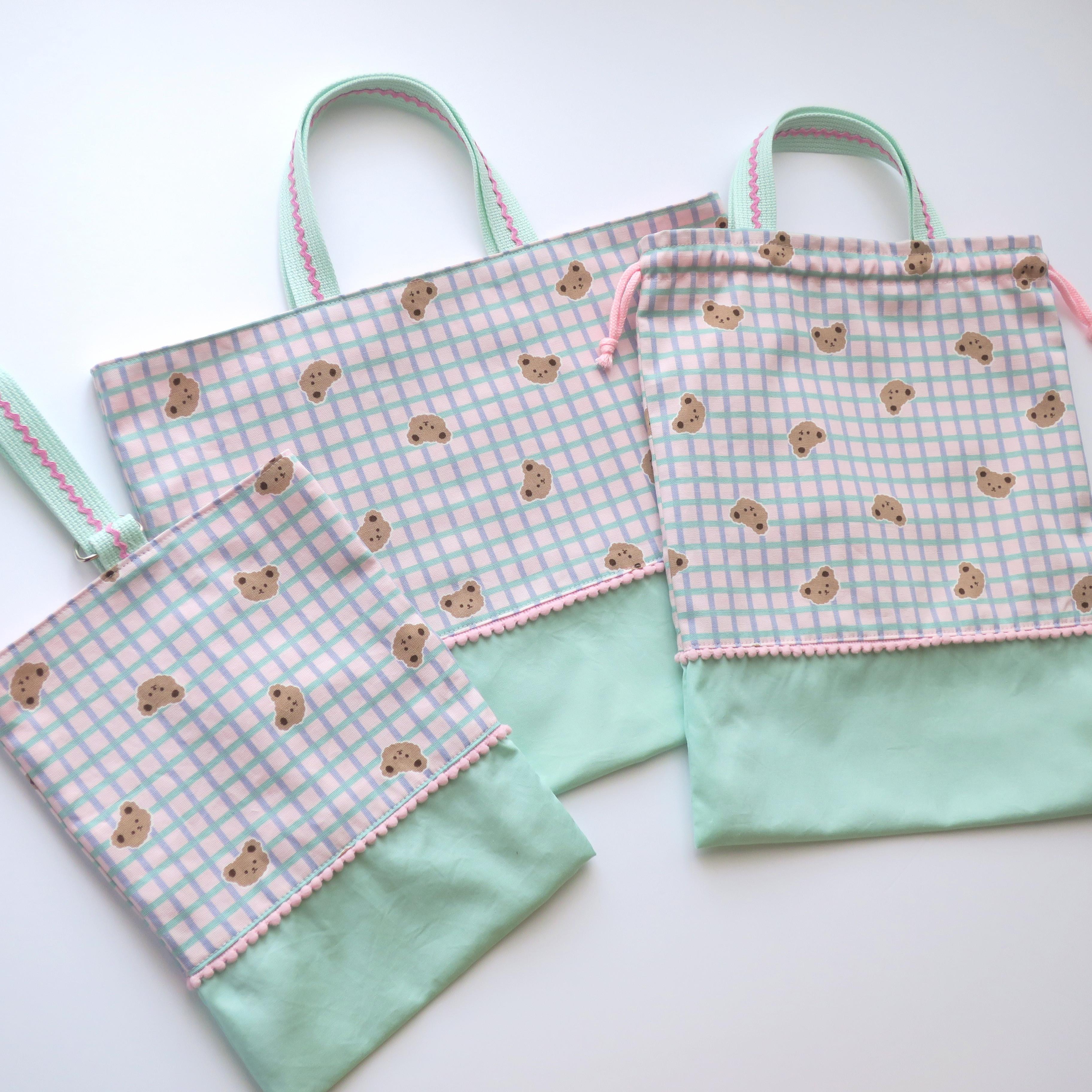 くま×ミントチェック【入園入学３点セット】レッスンバッグ・上履き入れ・お着替え袋【ピンク×ミント】