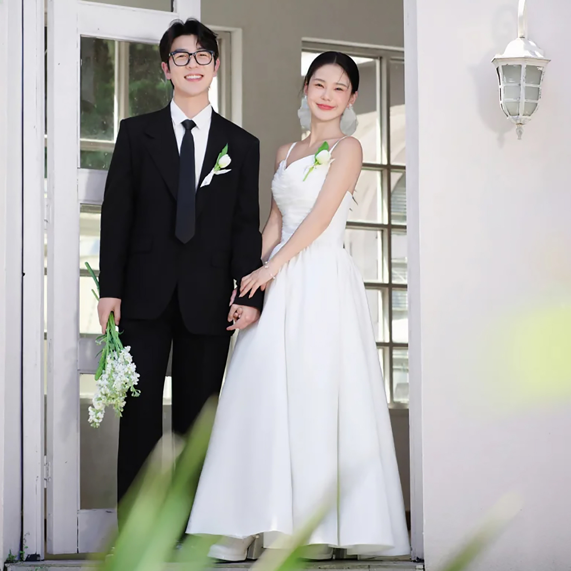 高級感 白 サテン ふわふわ ウェディングドレス シンプル 韓国風 結婚式 花嫁 披露宴 前撮り HL1205