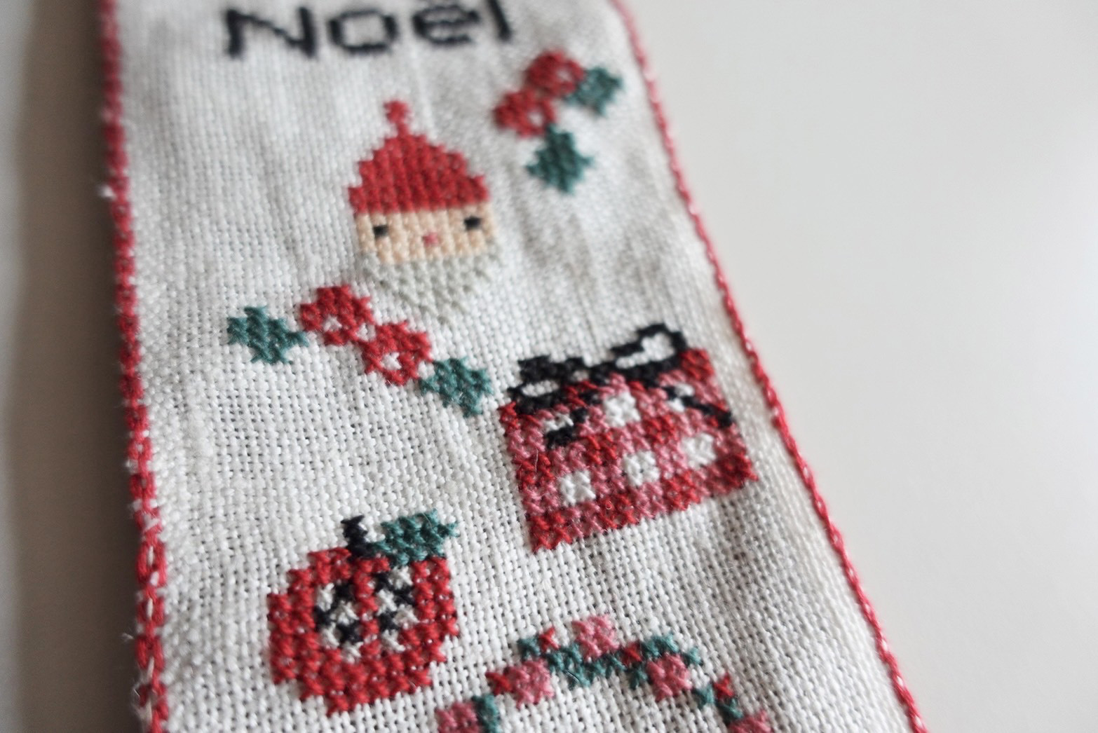 クロスステッチのクリスマスベルプル　刺繍キット