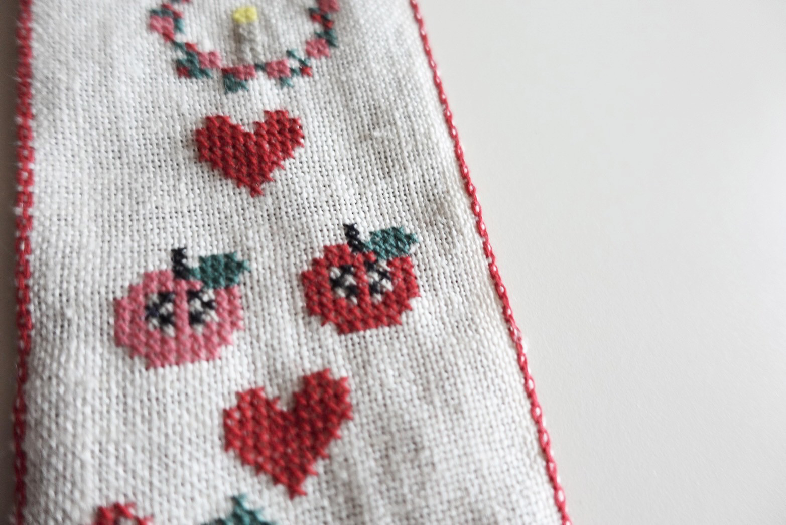 クロスステッチのクリスマスベルプル　刺繍キット