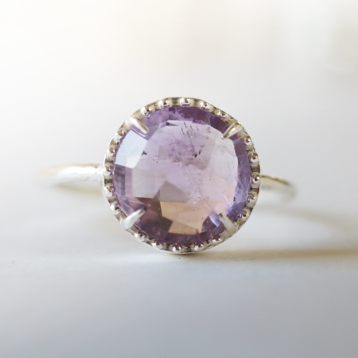 （Silver925）宝石質コインクッション・アメジストのシルバーリング（10mm）
