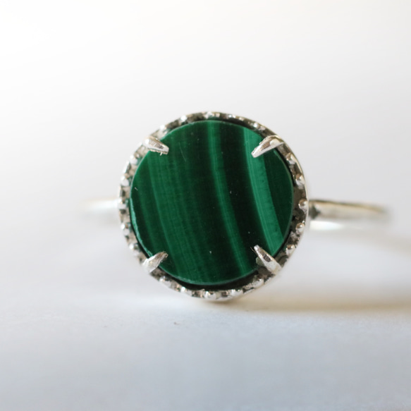 （925銀，獨一無二）寶石級硬幣切割孔雀石銀戒指（10毫米，17號） 第2張的照片