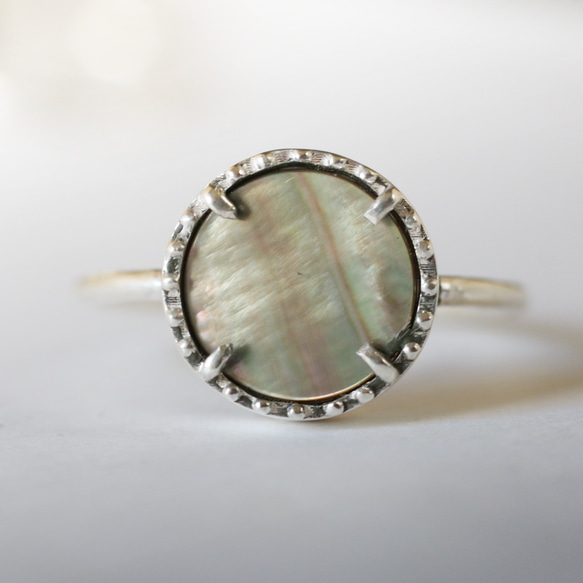 （925銀）寶石級硬幣切割黑色貝殼銀戒指（10毫米） 第5張的照片