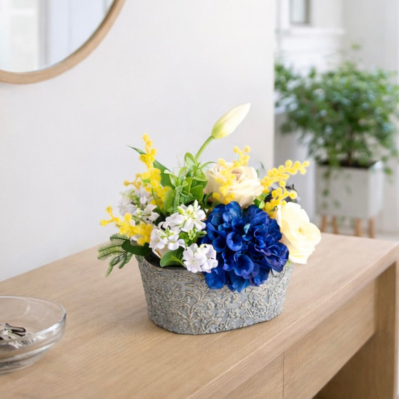 ブルーダリアとミモザの春色アレンジメント｜イエローローズとチューリップのアーティフィシャルフラワー| 春の誕生花2026 1枚目の画像