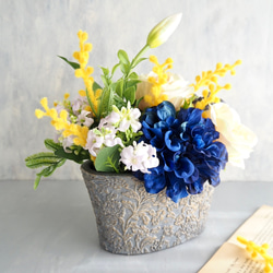 ブルーダリアとミモザの春色アレンジメント｜イエローローズとチューリップのアーティフィシャルフラワー| 春の誕生花2026 4枚目の画像