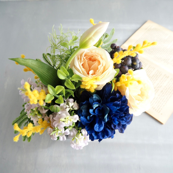 ブルーダリアとミモザの春色アレンジメント｜イエローローズとチューリップのアーティフィシャルフラワー| 春の誕生花2026 11枚目の画像
