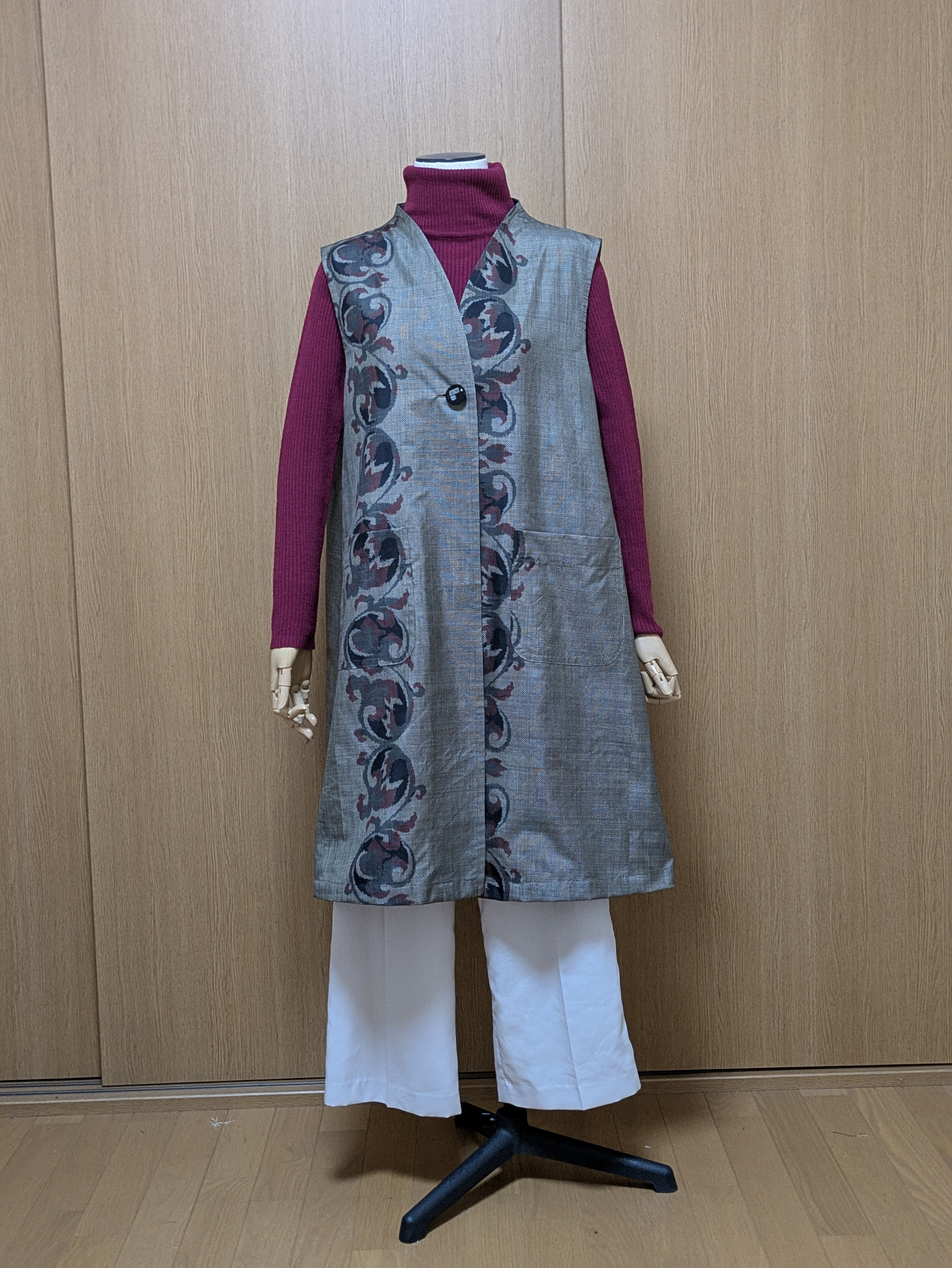 SOLD　着物リメイク　ハイネックロングベスト　大島紬　Ｍ〜L