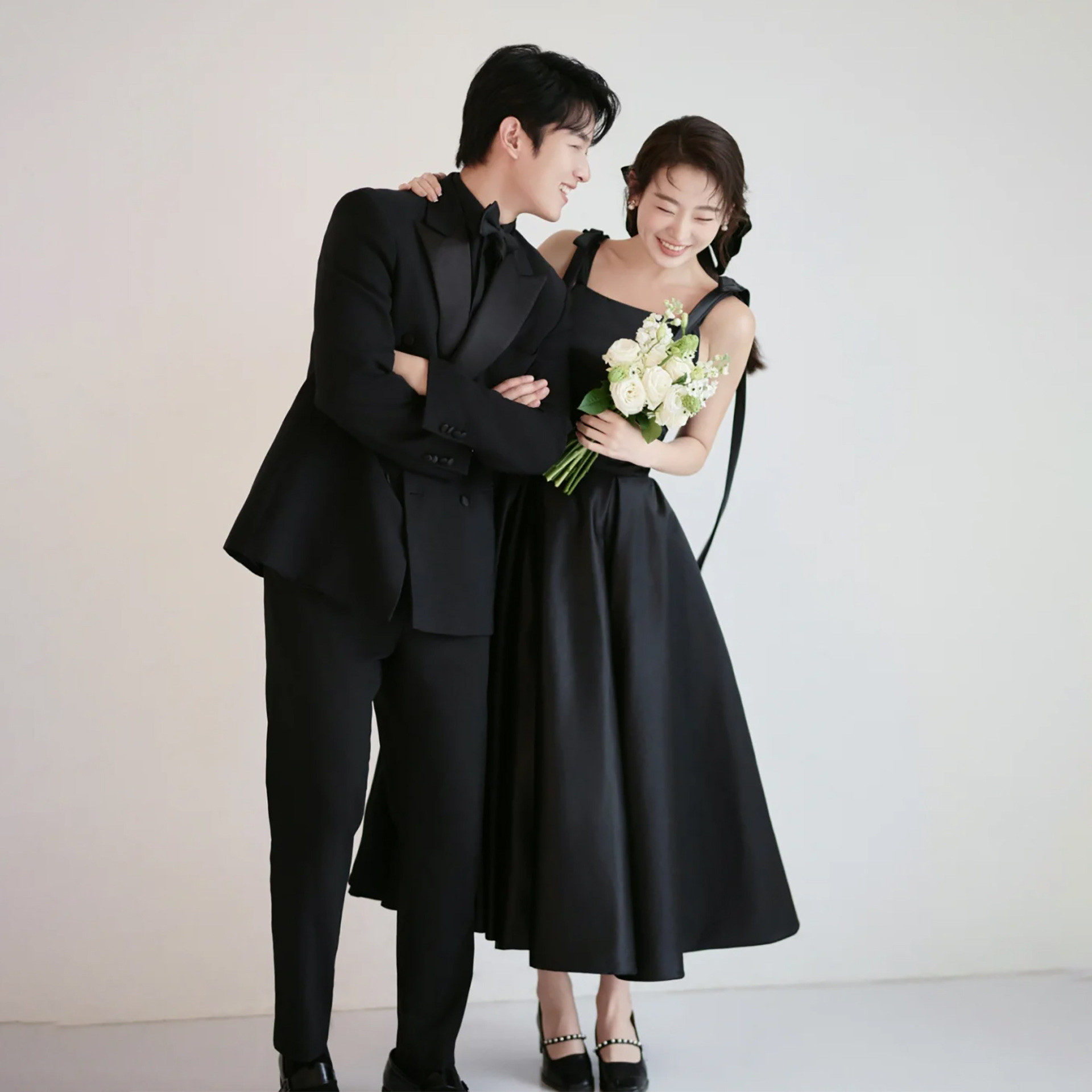 高級感 黒 サテン リボン ウェディングドレス シンプル 韓国風 花嫁 誕生日 披露宴 前撮り HL1209