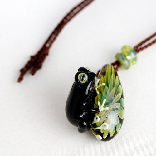 Frog（カエル）ファナネックレス598 ネックレス・ペンダント mahao