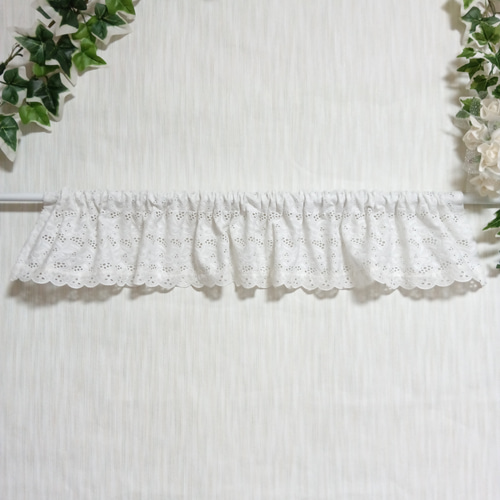 ちか様特注品♥幸せのカフェカーテン♡3段フリル丈30cm×横150×2枚リピ感謝 yosiさま特注品 カフェカーテン 花柄 レース 刺繍 コットン カントリー