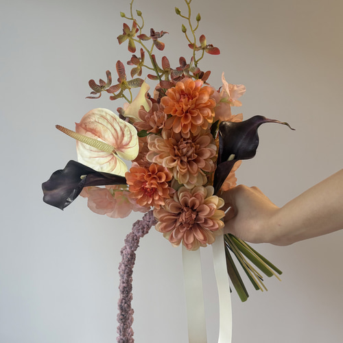 ブートニア付】オレンジ×パープルのウェディングブーケ｜アーティ