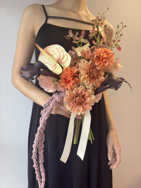 41.【ブートニア付】ウェディングブーケ　アーティフィシャルフラワー造花 ブートニア付】オレンジ×パープルのウェディングブーケ｜アーティ