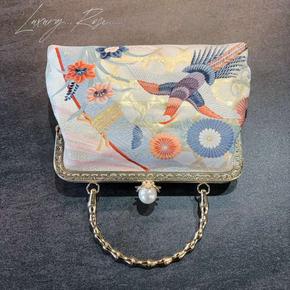 1月の新作♡悠々しい鳳凰ピンクゴールド口金の格の高い濃密刺繍の最高級西陣帯地！人気のホワイト系フォーマルパーティーバッグ 8枚目の画像