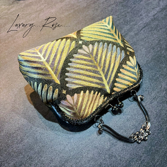 大松♡粋で可愛くカッコよく！お洒落な新品西陣織帯地で人気のブラックくっきりカラーが可愛いフォーマル　パーティーバッグ 1枚目の画像