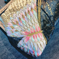 新作絹の煌めき♡とってもモダンな彩り豊かな大迫力な蝶のバッグ　　西陣織帯地バッグ　フォーマルバッグ　パーティーバッグ 8枚目の画像