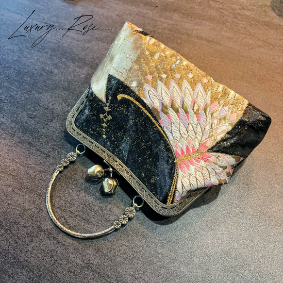 新作絹の煌めき♡とってもモダンな彩り豊かな大迫力な蝶のバッグ　　西陣織帯地バッグ　フォーマルバッグ　パーティーバッグ 5枚目の画像