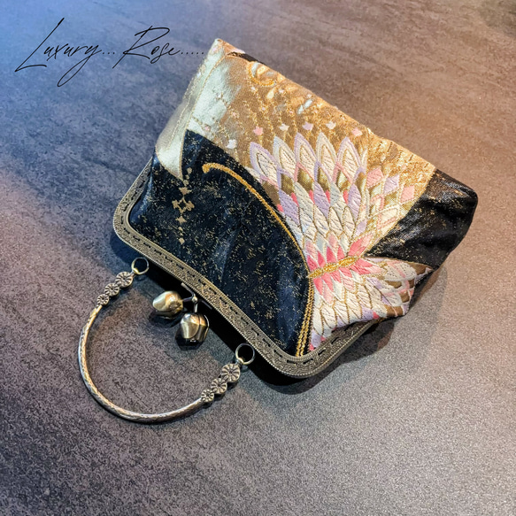 新作絹の煌めき♡とってもモダンな彩り豊かな大迫力な蝶のバッグ　　西陣織帯地バッグ　フォーマルバッグ　パーティーバッグ 3枚目の画像