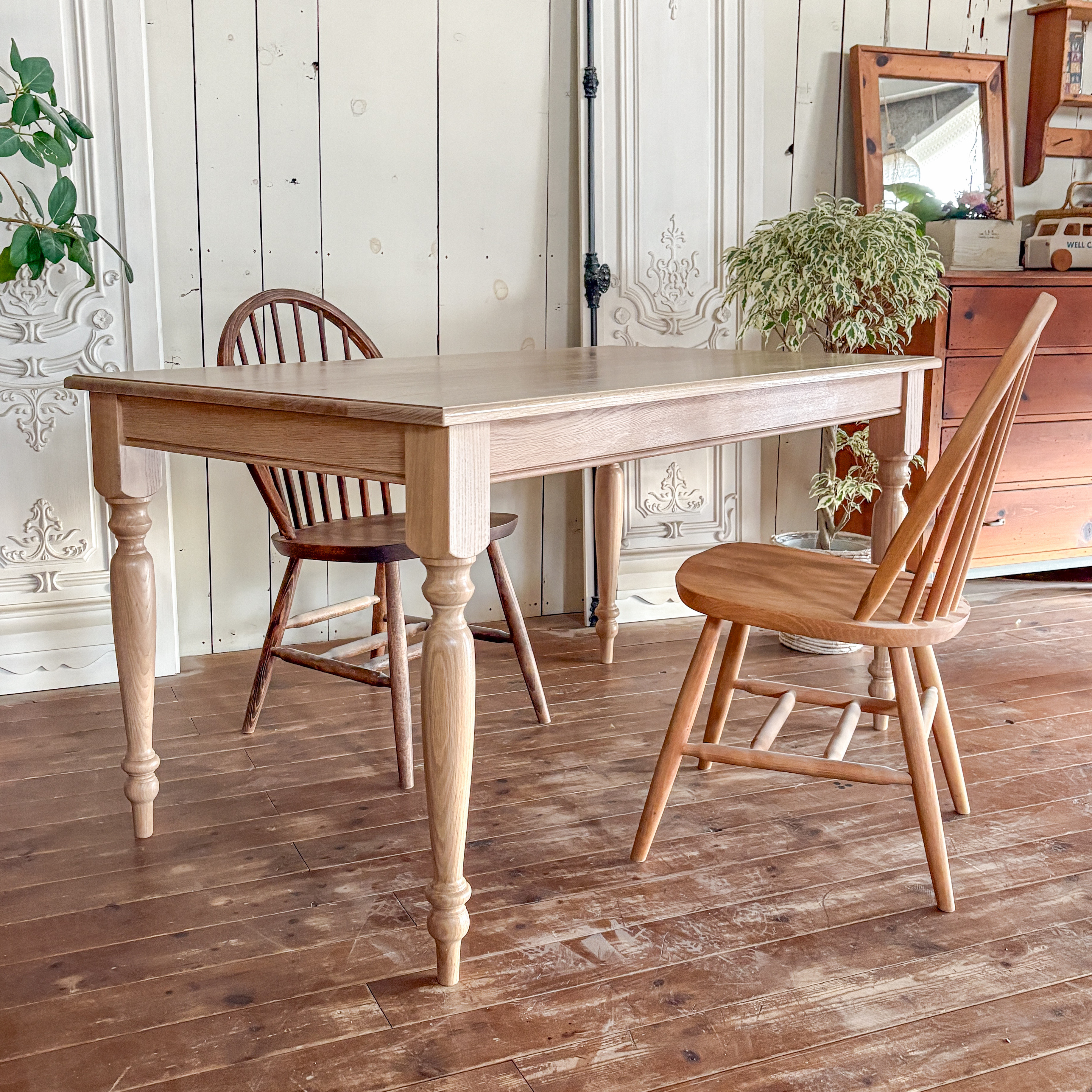 ろくろ足ダイニングテーブル ホワイトオーク無垢材 輸入住宅向けアンティーク調テーブル オーダーメイド家具 ターンドレッグ