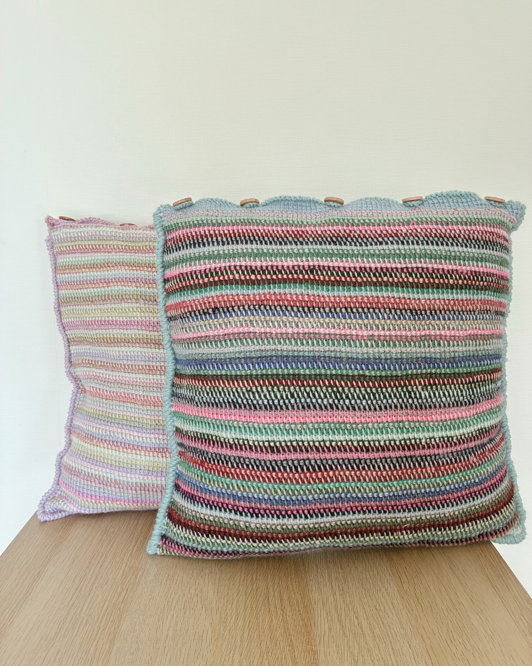 織物のような厚み伝統のアフガン編みクッションカバー（ブルー）