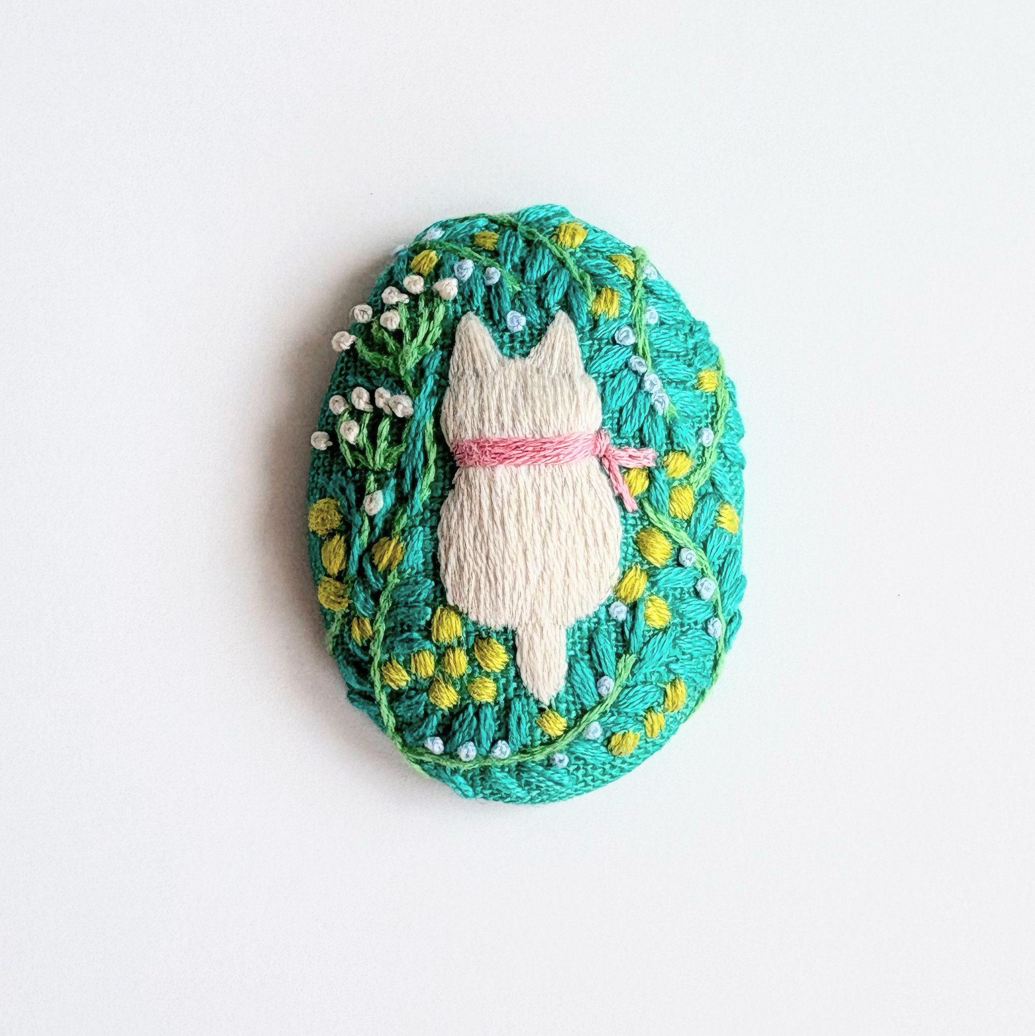 こねこと草花の刺繍ブローチ【Botanical】#435 4,686円