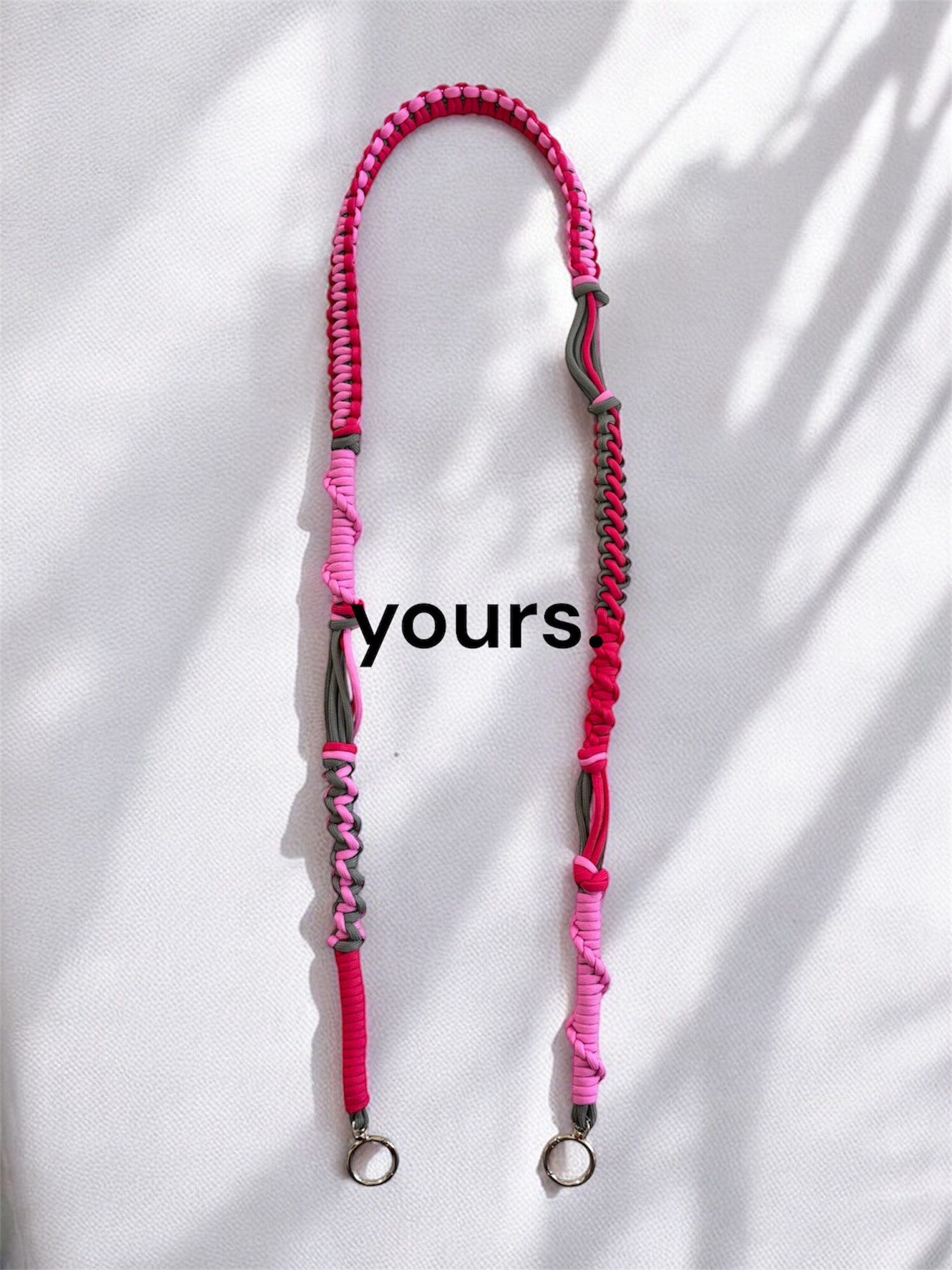 【yours.】パラコード ショルダーストラップ スマホストラップ ピンク グレー