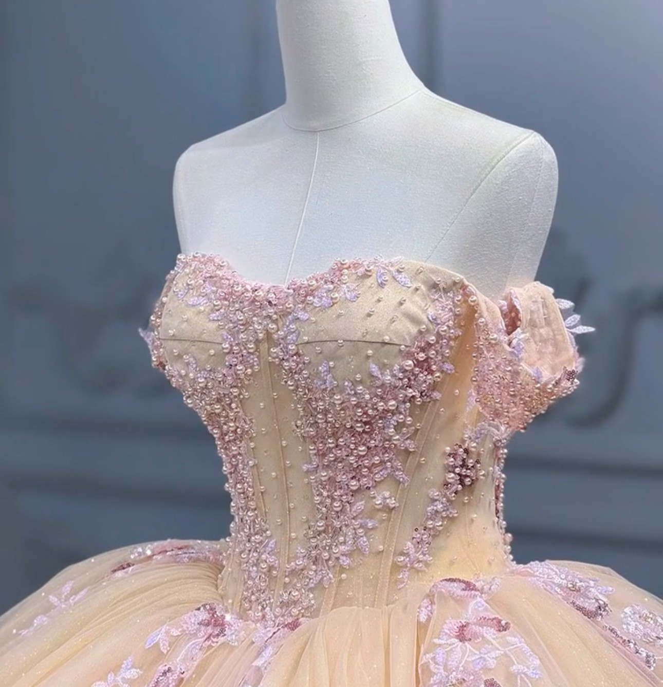 新作　イエロー　花柄刺繍　オフショルダー　二の腕カバー　チュール　ボリューム　カラードレス　前撮り演奏会音楽会発表会など