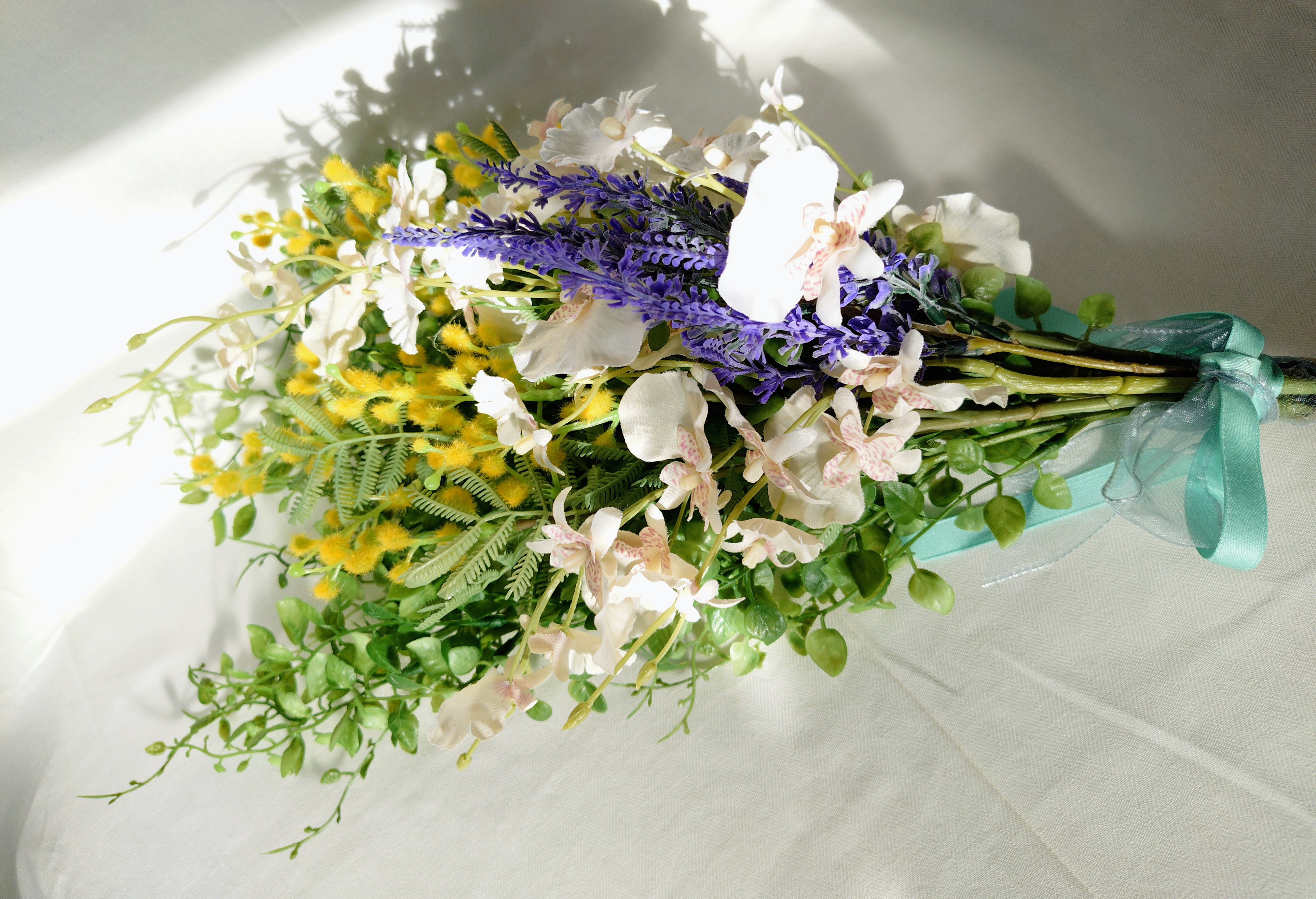 ミモザとラベンダーカラーの春色スワッグ