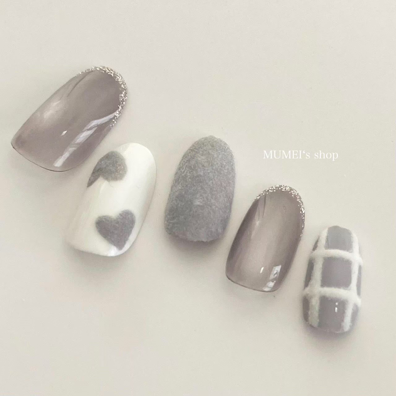 ベルベットネイルチップ　グレー×シルバー