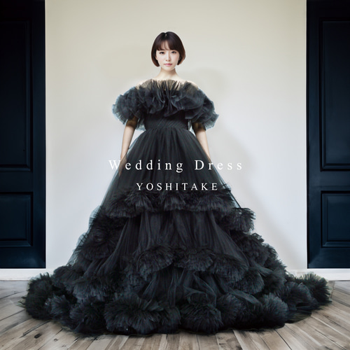 ゆぴ　ブラック オフショルダーウェディングドレス DRESS PRODUCTION 黒のオフショルダーウェディングドレス