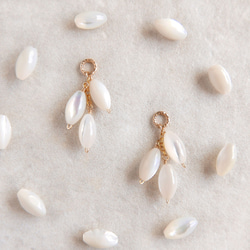 フローライト、アメジスト、水晶 花蕾のロングピアス／イヤリング