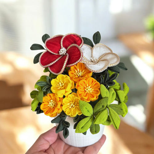 つまみ細工 手のひら】『梅と福寿草』枯れない花 インテリア 玄関 母の