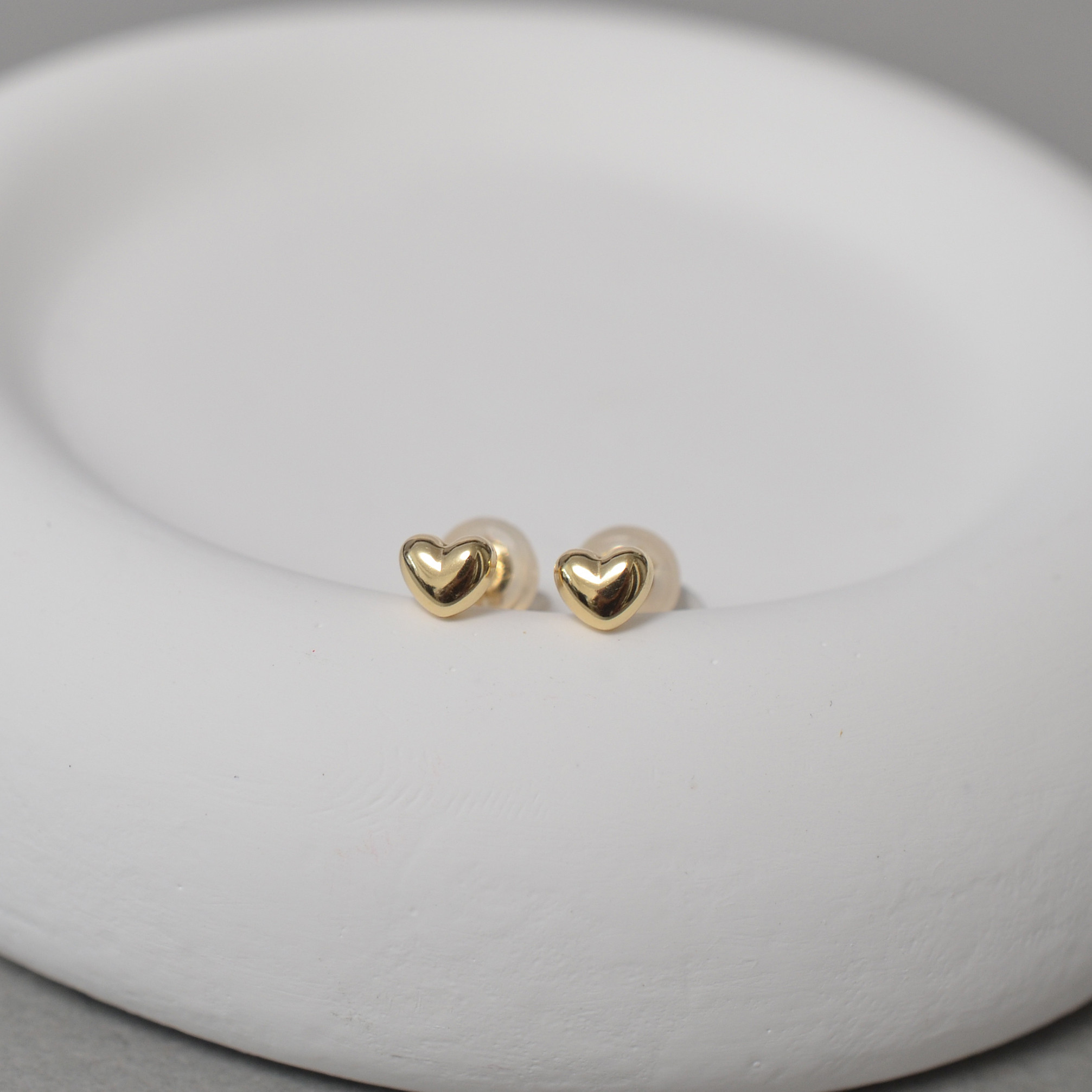 K10イエローゴールド ぷっくり立体ハート プチピアス