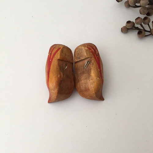 古いオランダのお土産品 小さな木靴 ギフト 針山 アンティーク 木製靴