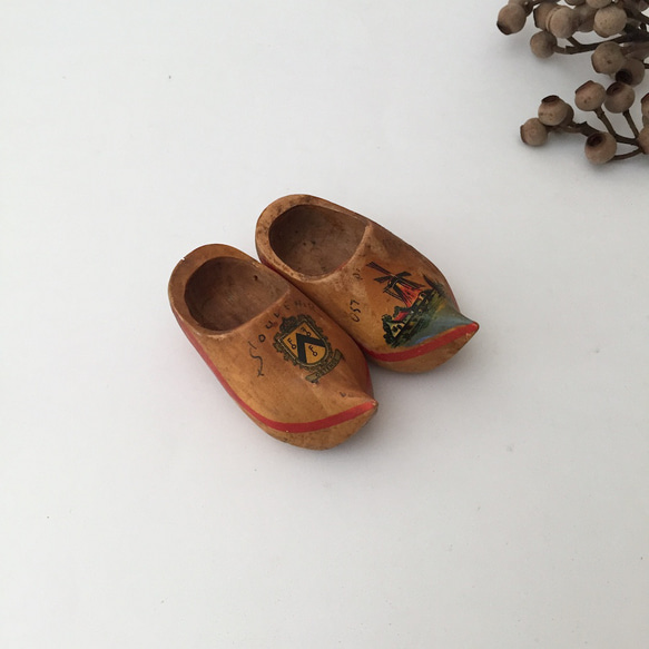 古いオランダのお土産品 小さな木靴 ギフト 針山 アンティーク 木製靴