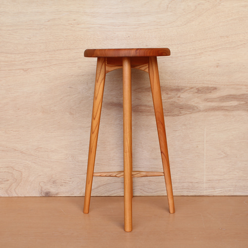 無垢材のキッチンスツールA・ケヤキ材・高さ65cm 椅子（チェアー