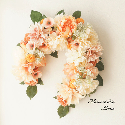 Creema限定】ピオニーとラナンキュラスの華やか馬蹄型リース