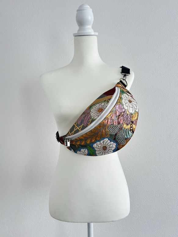辻ヶ花 着物シルク帯リメイク クロスボディバッグ／ボディバッグ／ス