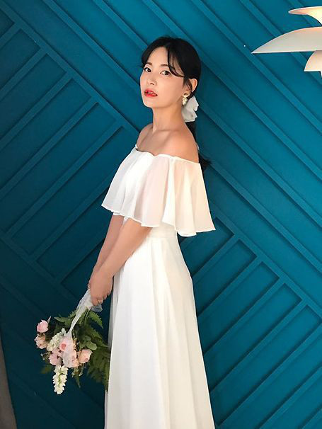 高級感 白 オフショルダー ウェディングドレス シンプル 韓国風 花嫁 パーティー 披露宴 前撮り HL1244