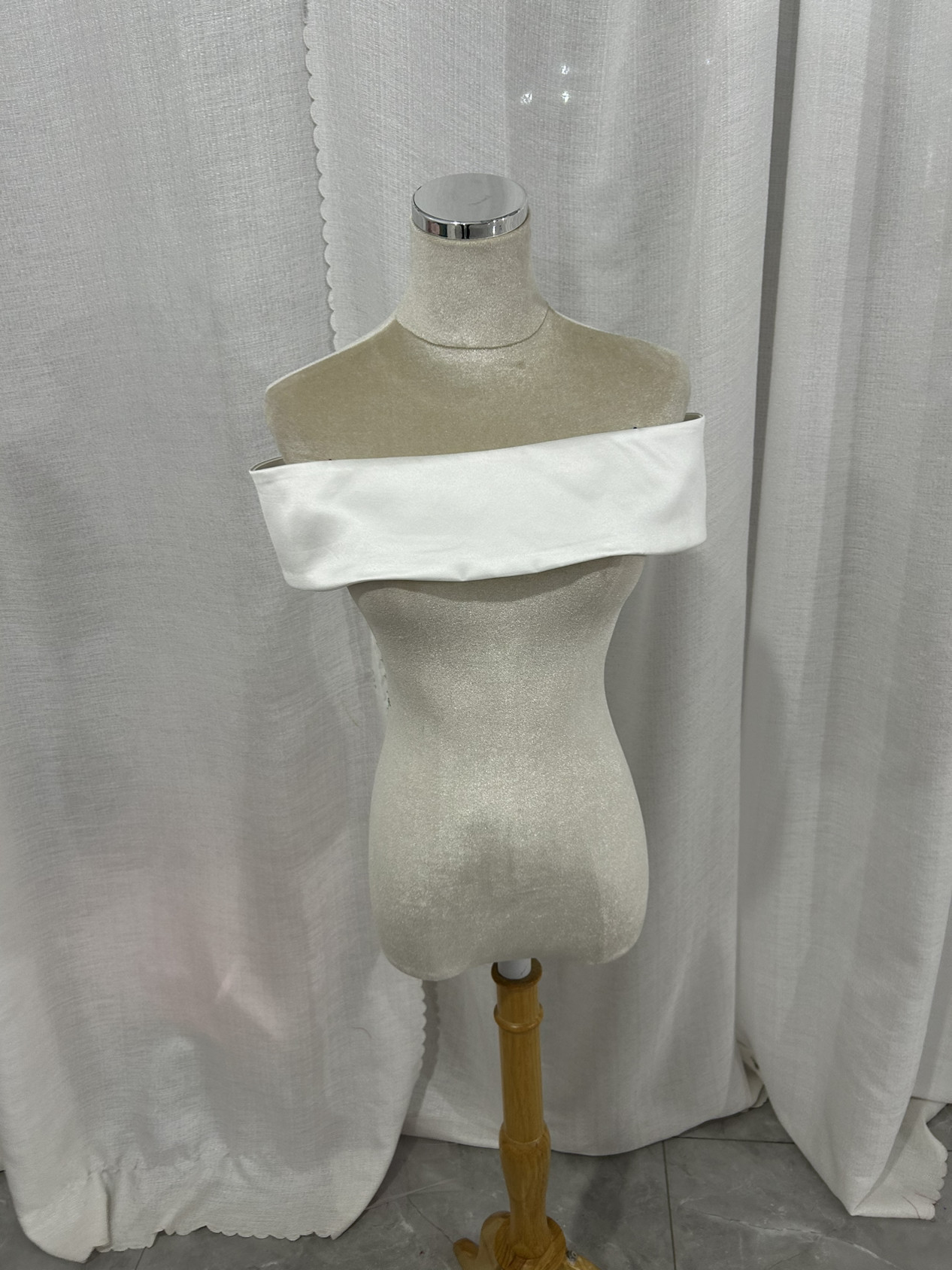 送料無料！ウエディングドレス オフショルダー　ロールカラー色直しサイズ調整可能ドレスアレンジ お色直し