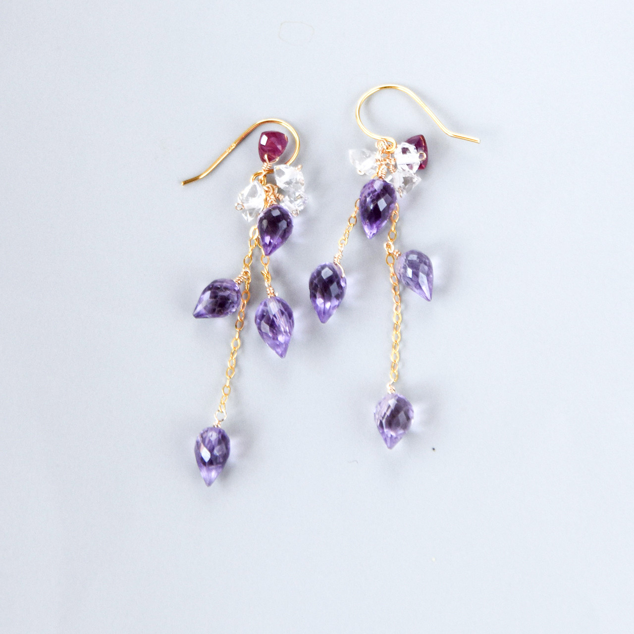 春告げの花蕾 ― 紫雫　ピンクアメジストxルビーxハーキマーダイヤモンドピアス14kgf