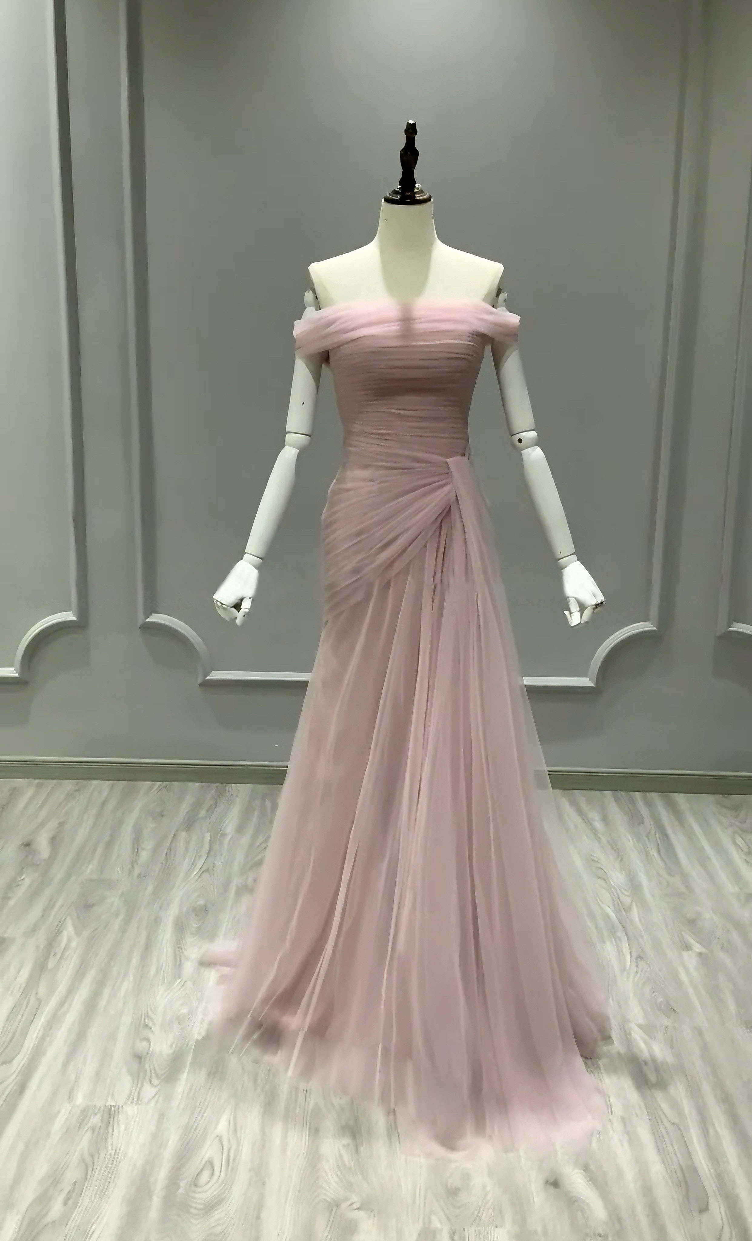 可愛いピンク　オフショルダー　カラー変更可能　アシメドレス　二の腕カバー　マーメイドドレス　スレンダーライン　痩せて見え