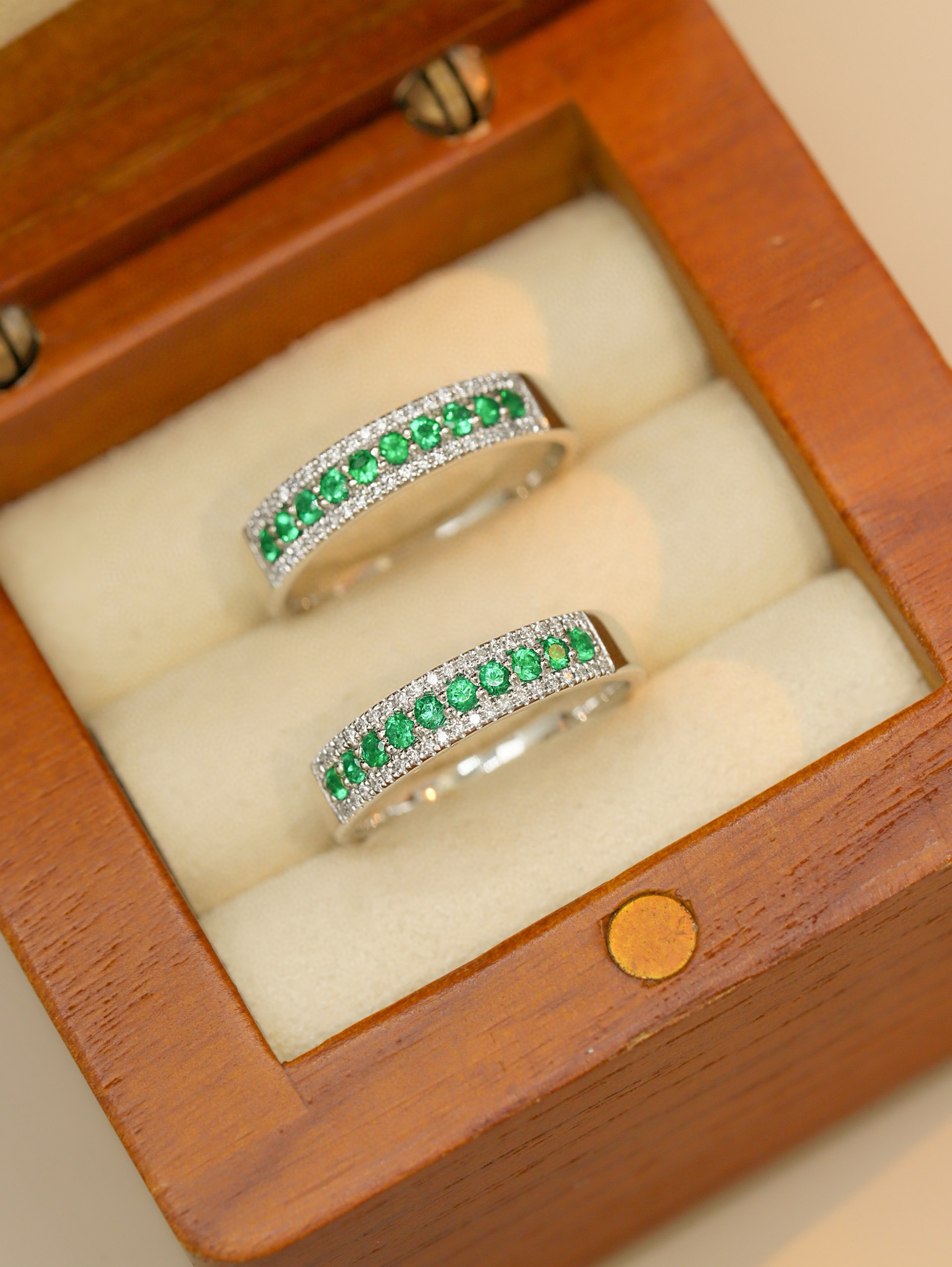 「新春」PT950 天然エメラルド　春　並び無い　高貴　5月誕生石　上品　天然ダイヤモンド リング　0.22ct