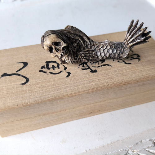 在銘】【髑髏作家服部】【鹿角製根付人魚髑髏】【桐箱付】髑髏 骷髅