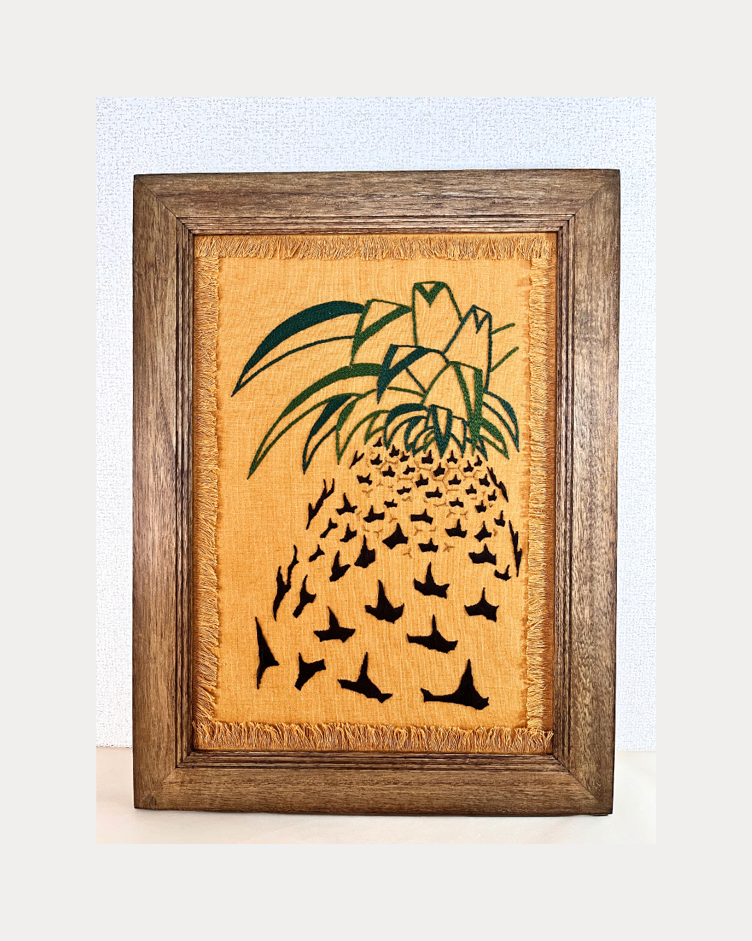 手刺繍アートフレーム　沖縄モチーフ　手刺繍パイナップルのアートフレーム　一点物　B4