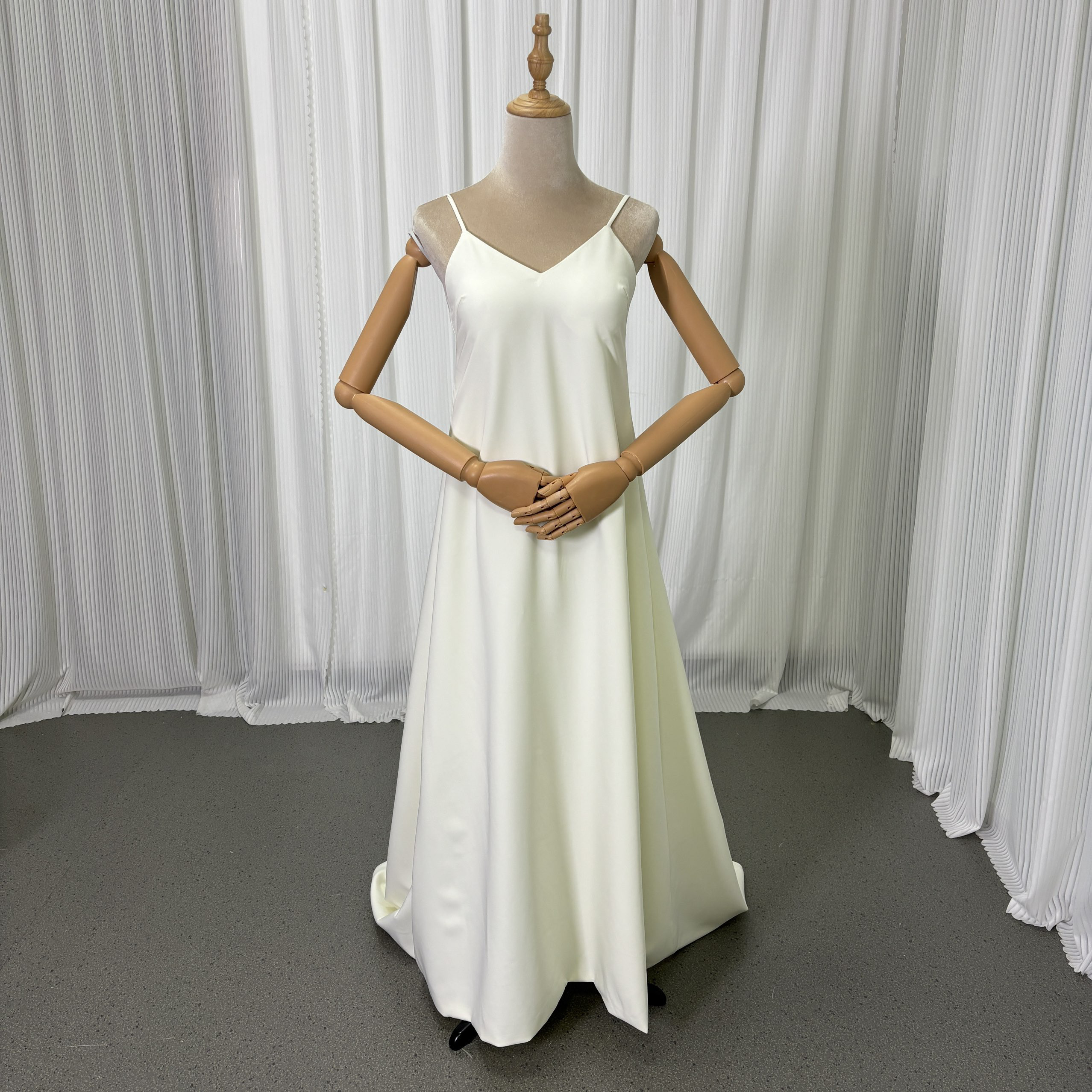 送料無料！パーティードレス キャミソール ファスナー Vネックドレス アイボリー クレープ生地 前撮り 二次会