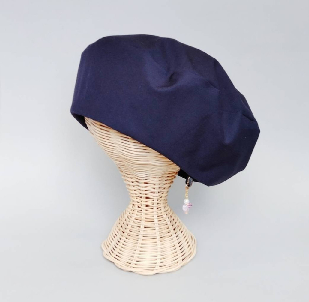 紺色コットンベレー帽　ネイビー   チャームが付けられる　帽子    春夏秋冬　S.M.L.LL　プレゼント　フォーマル