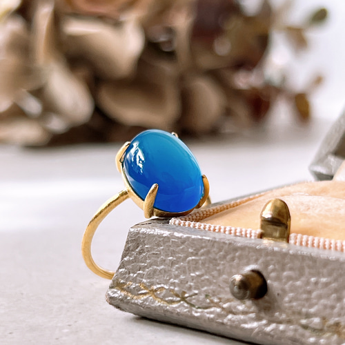 深みブルーが指先を彩る・:*ブルーカルセドニーの艶オーバルリング