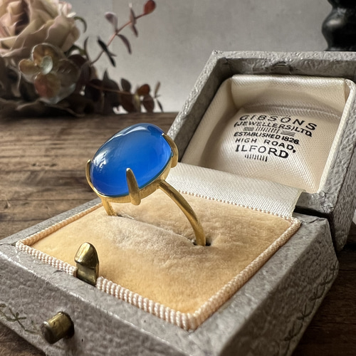 深みブルーが指先を彩る・:*ブルーカルセドニーの艶オーバルリング